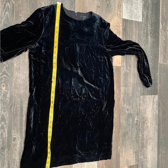 Cos Velvet Sheath Dress Ruched Sleeves Black Pockets Sz US 6 Retails $135 NWOT - Picture 3 of 7